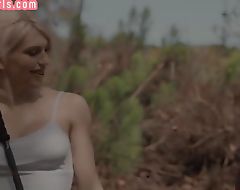 Transgender beauty fucks MILF female in wet pussy hole